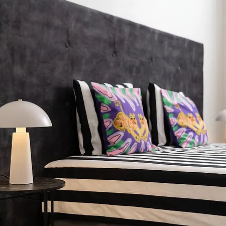 Centre Bright & Sunny Stylish With 2bdr And 2bth Apartment *