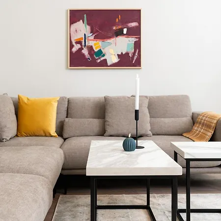 Centre Bright & Sunny Stylish With 2bdr And 2bth *