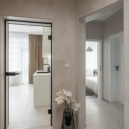 Apartment Centre Bright & Sunny Stylish With 2bdr And 2bth