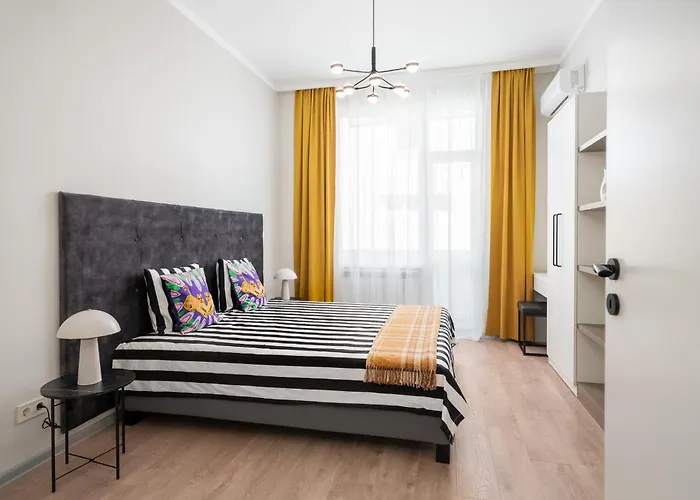 Centre Bright & Sunny Stylish With 2bdr And 2bth ソフィア